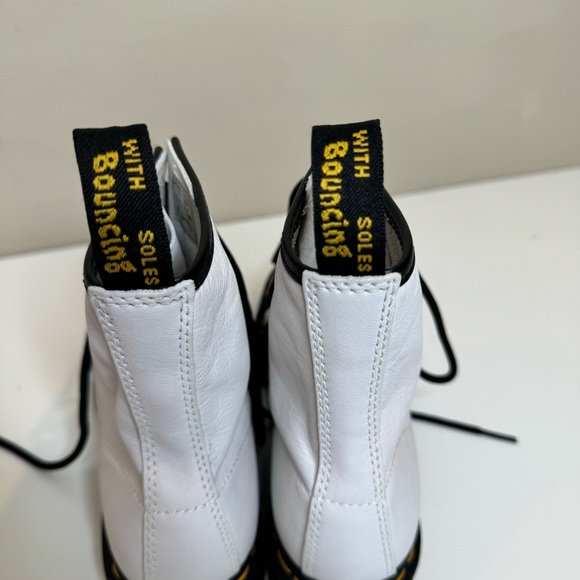 Dr. Marten’s 1460 Virginia Pebbled Leather Laced Boots White Women’s Siz… - Picture 9 of 12